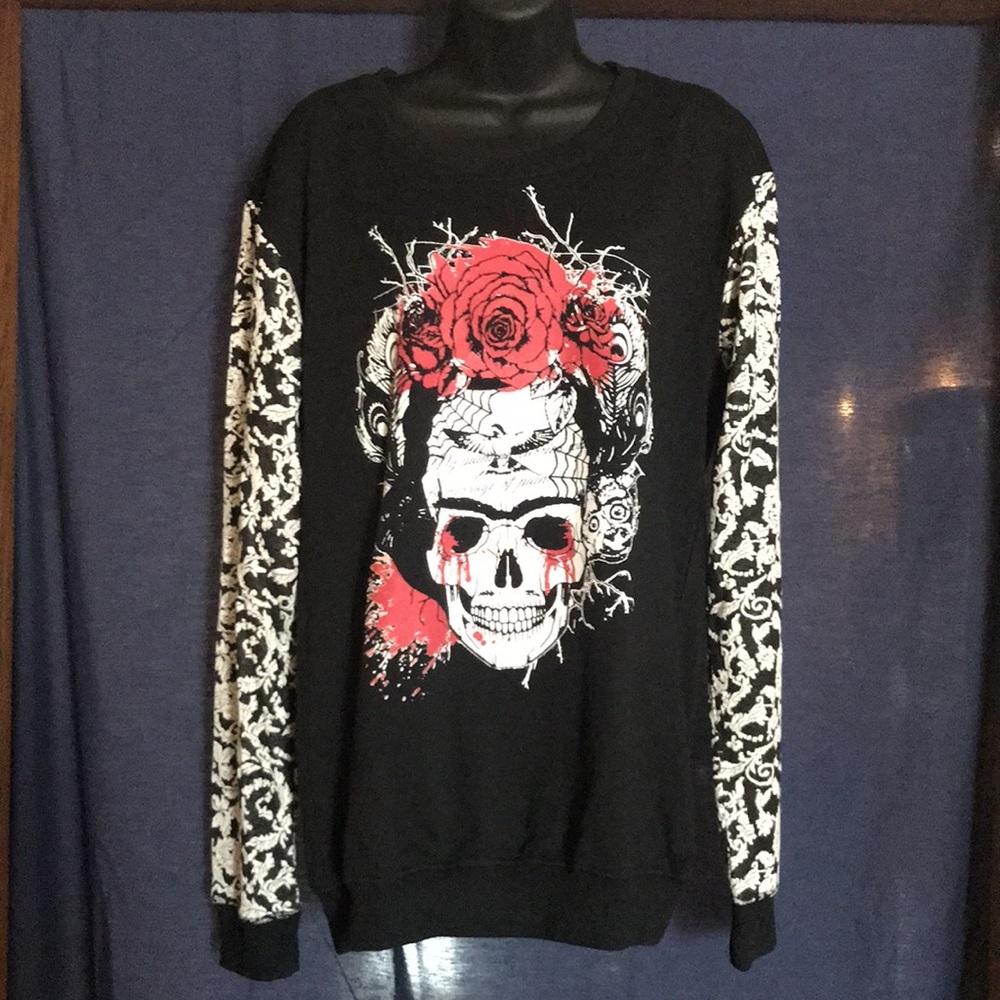 NWT Too Fast Skull Floral Sweatshirt - size L